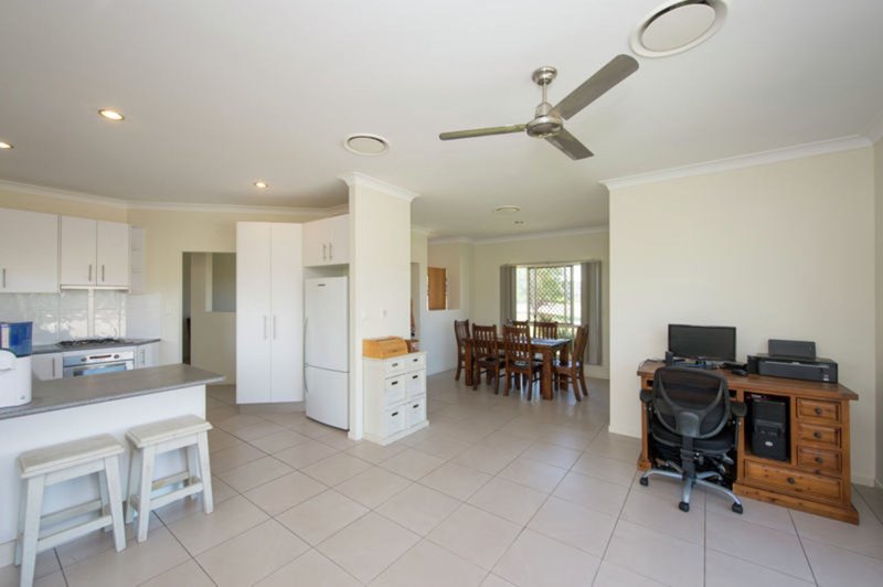 Photo - 7 Jenolan Court, New Auckland QLD 4680 - Image 6