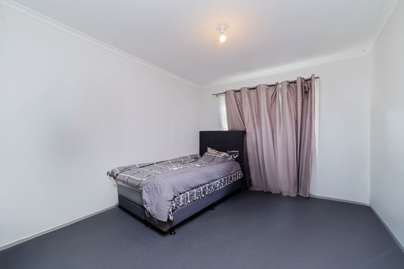 Photo - 7 Johnson Court, Roxburgh Park VIC 3064 - Image 11