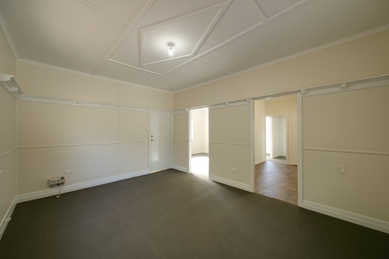 Photo - 7 Jordan Street, Ebbw Vale QLD 4304 - Image 7