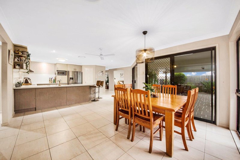 Photo - 7 Jordana Court, New Auckland QLD 4680 - Image 5