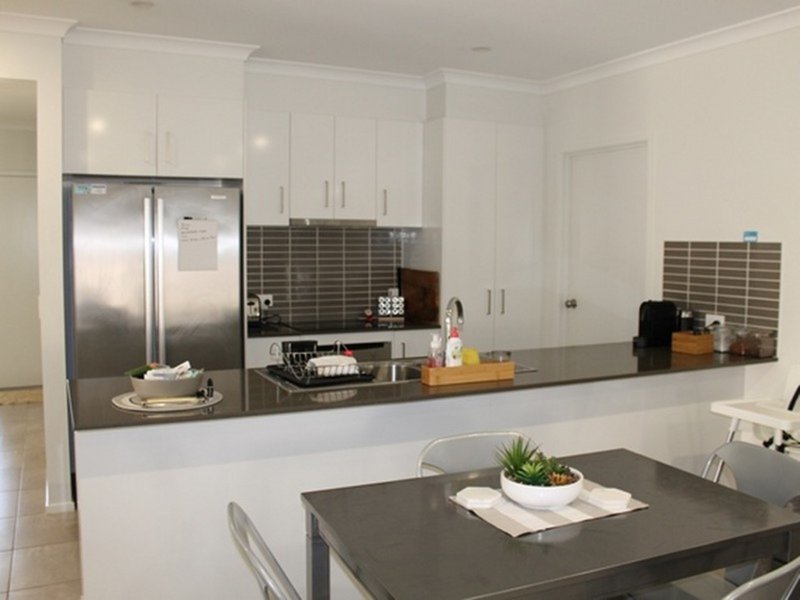 Photo - 7 Josephine Street, Boyne Island QLD 4680 - Image 2