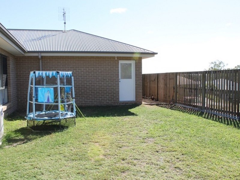 Photo - 7 Josephine Street, Boyne Island QLD 4680 - Image 8