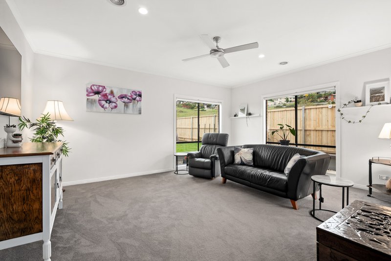 Photo - 7 Justin Place, Pakenham VIC 3810 - Image 2