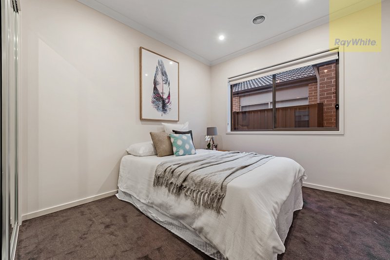 Photo - 7 Kangaroo Road, Craigieburn VIC 3064 - Image 12