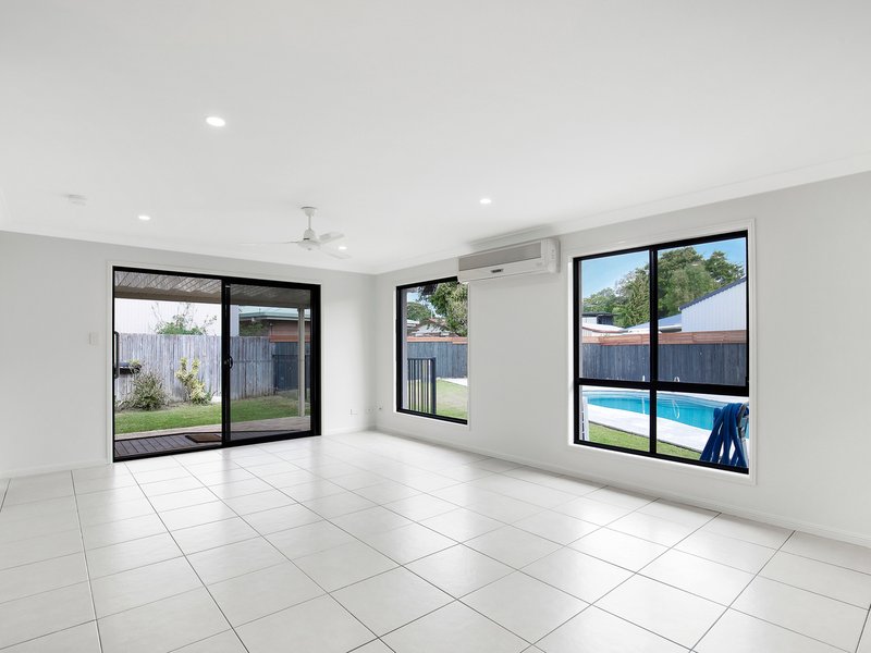 Photo - 7 Karora Road, Beachmere QLD 4510 - Image 3