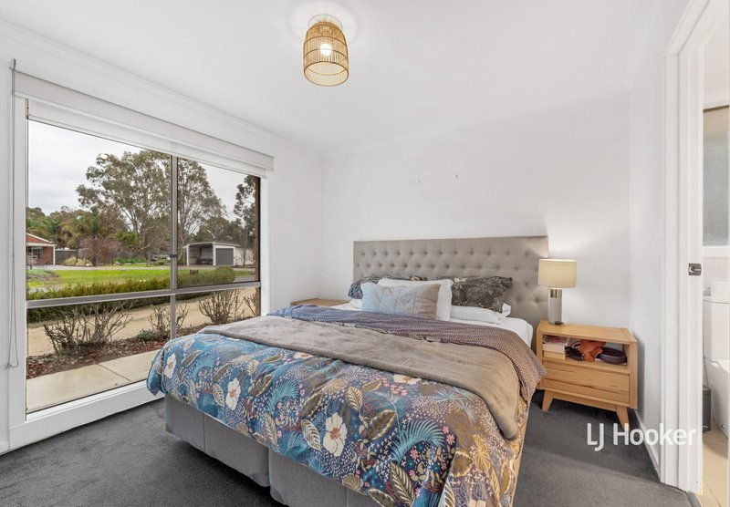 Photo - 7 Kearns Close, Broadford VIC 3658 - Image 3