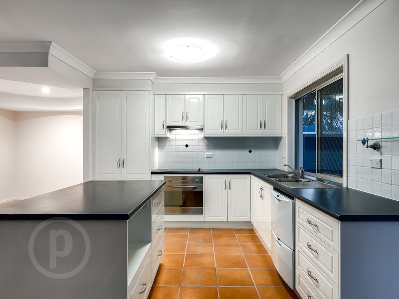 Photo - 7 Kentlyn Street, Eight Mile Plains QLD 4113 - Image 2