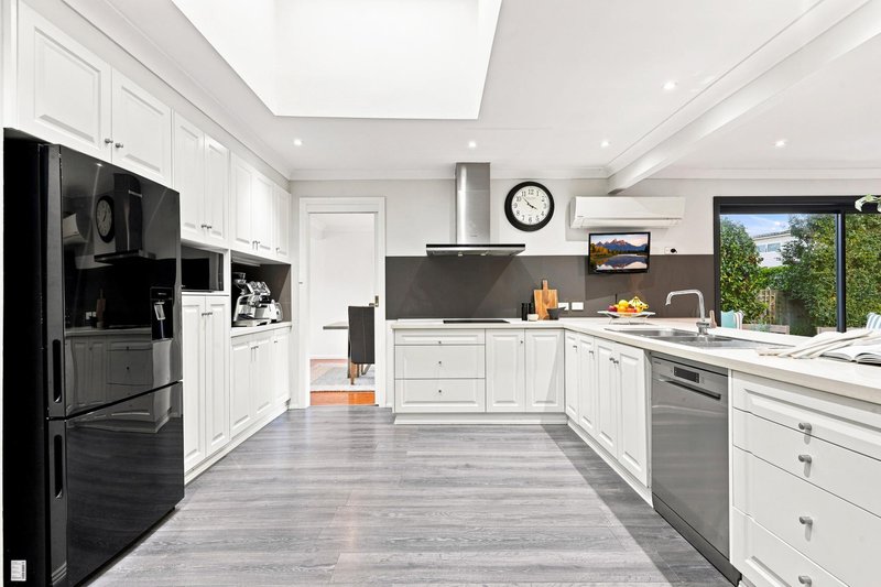 Photo - 7 Kildare Grove, Killarney Heights NSW 2087 - Image 5