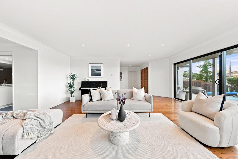 Photo - 7 Kildare Grove, Killarney Heights NSW 2087 - Image 8