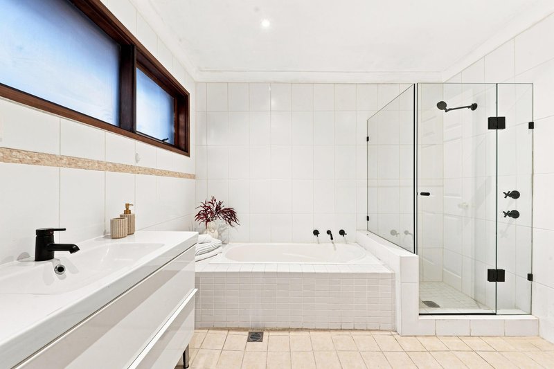 Photo - 7 Kildare Grove, Killarney Heights NSW 2087 - Image 22