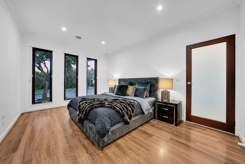 Photo - 7 Kilmarnock Way, Clyde North VIC 3978 - Image 4