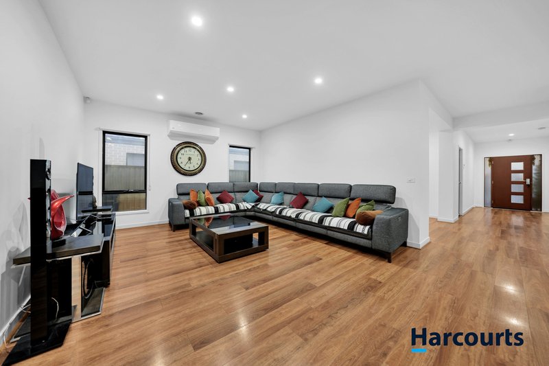 Photo - 7 Kilmarnock Way, Clyde North VIC 3978 - Image 11