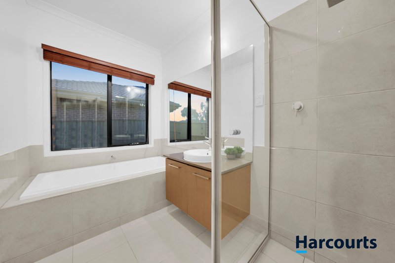 Photo - 7 Kilmarnock Way, Clyde North VIC 3978 - Image 14