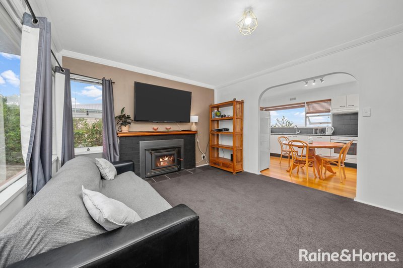 Photo - 7 Kinarra Crescent, Chigwell TAS 7011 - Image 7