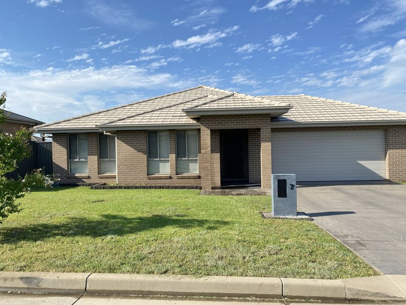 7 Kingham Street, North Tamworth NSW 2340