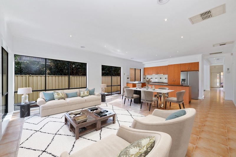 Photo - 7 Kings Domain, Caroline Springs VIC 3023 - Image 2