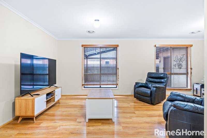 Photo - 7 Kingston Rule Street, Kurunjang VIC 3337 - Image 5