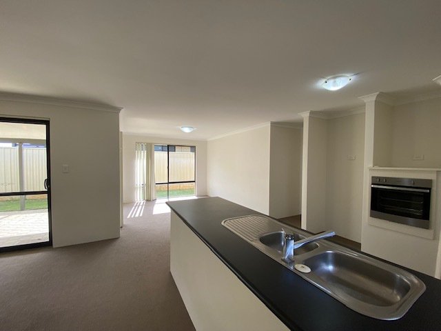 Photo - 7 Kinvara Way, Ridgewood WA 6030 - Image 3