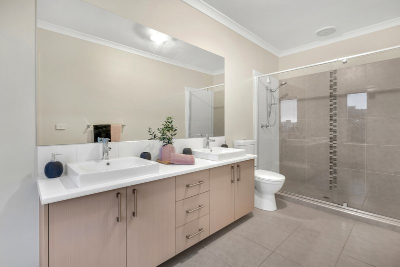 Photo - 7 Kirkstead Grove, Craigieburn VIC 3064 - Image 17