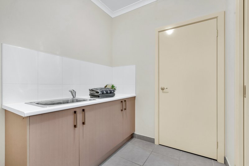 Photo - 7 Kirkstead Grove, Craigieburn VIC 3064 - Image 22