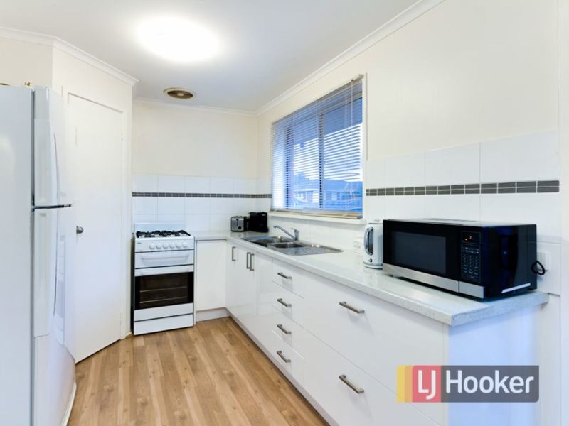 Photo - 7 Kirkwood Crescent, Hampton Park VIC 3976 - Image 2