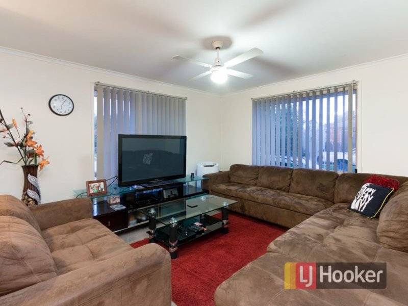 Photo - 7 Kirkwood Crescent, Hampton Park VIC 3976 - Image 3