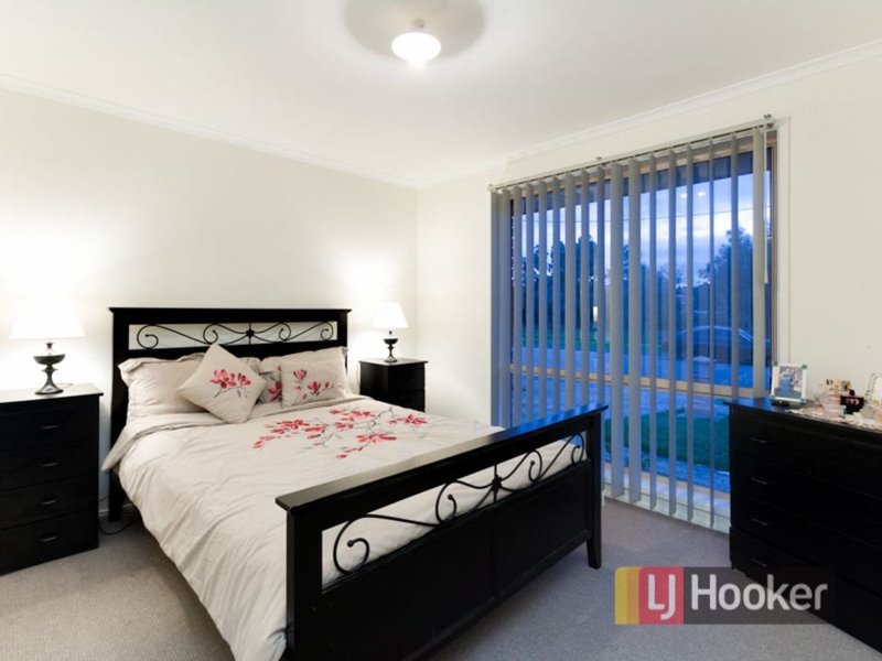 Photo - 7 Kirkwood Crescent, Hampton Park VIC 3976 - Image 5