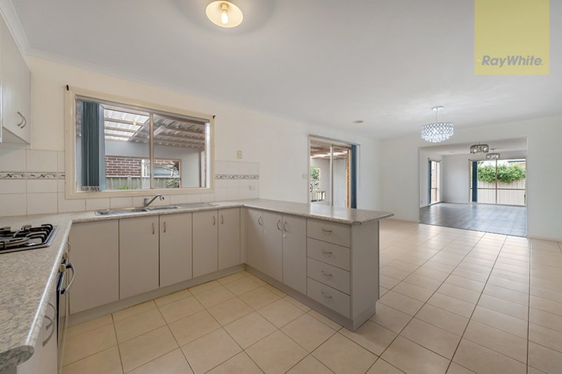 Photo - 7 Kirribilli Close, Craigieburn VIC 3064 - Image 3