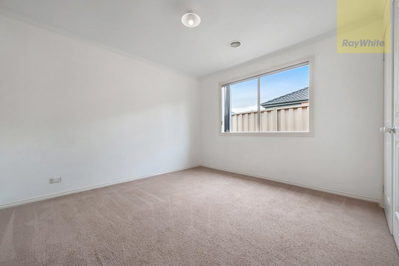 Photo - 7 Kirribilli Close, Craigieburn VIC 3064 - Image 8