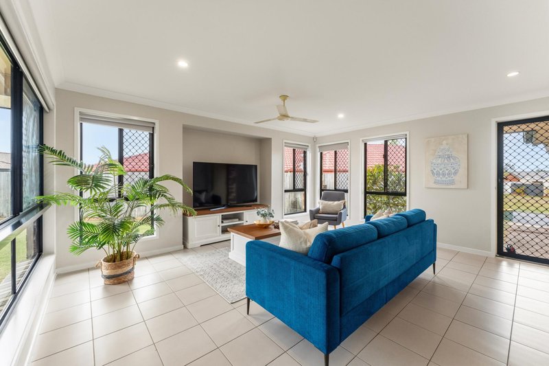 Photo - 7 Kite Crescent, Eagleby QLD 4207 - Image 2