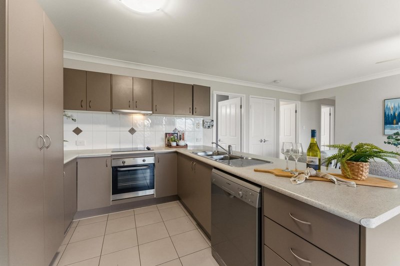 Photo - 7 Kite Crescent, Eagleby QLD 4207 - Image 8