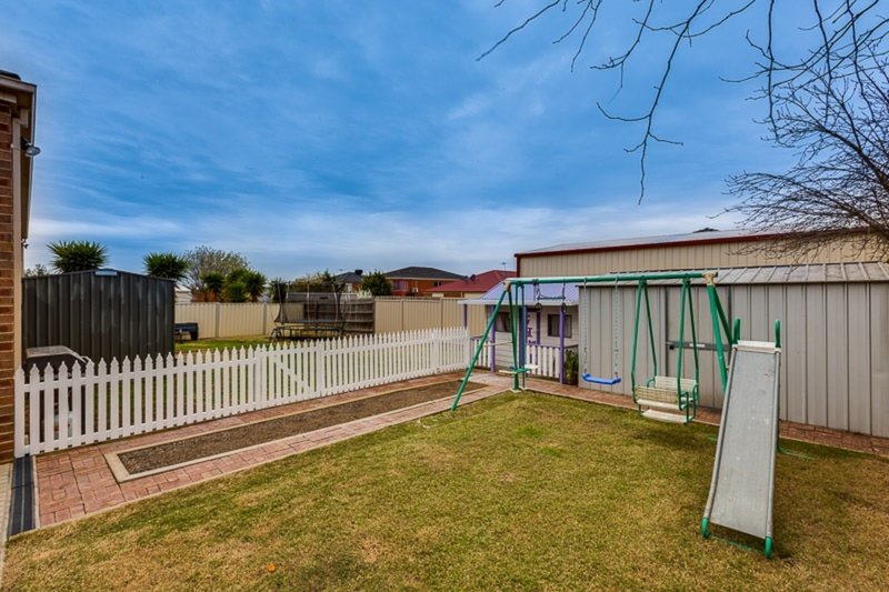 Photo - 7 Knight Court, Hillside VIC 3037 - Image 16