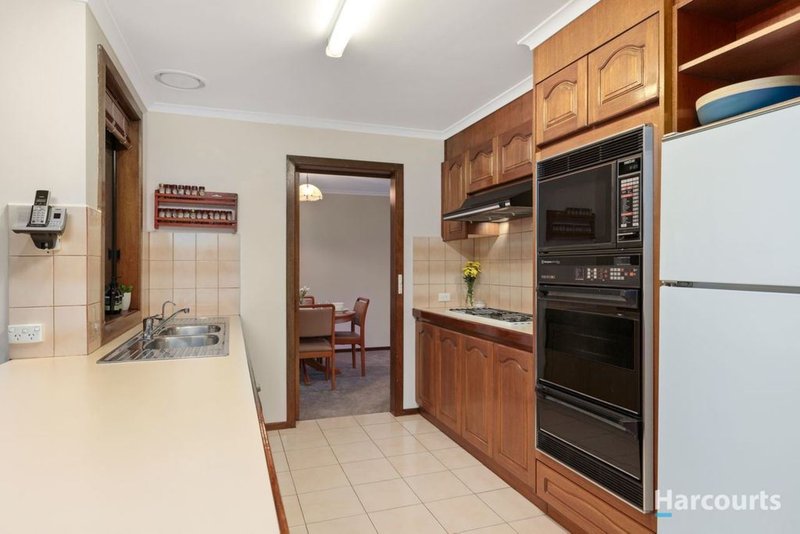 Photo - 7 Laanecoorie Drive, Lysterfield VIC 3156 - Image 4