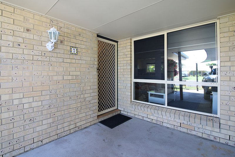 Photo - 7 Laguna Court, Urangan QLD 4655 - Image 13