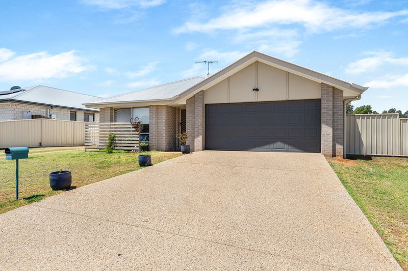 7 Lakeside Drive, Emerald QLD 4720