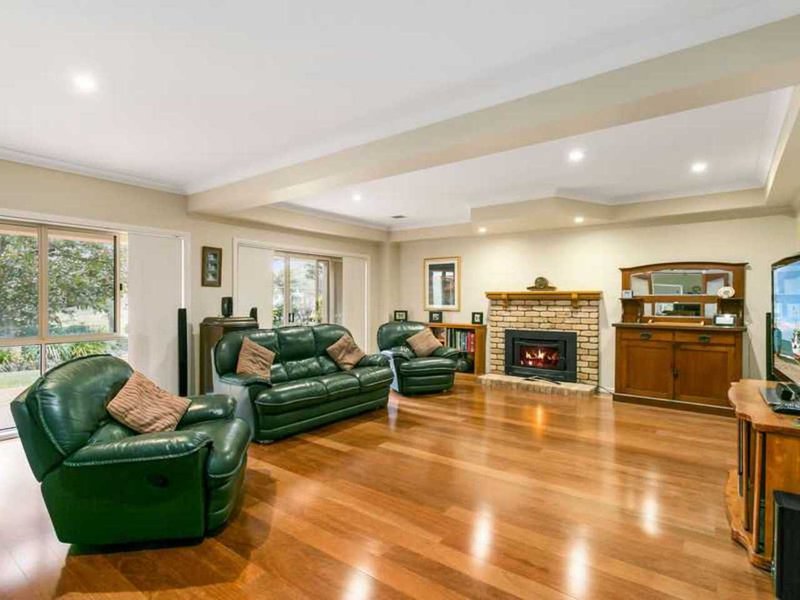 Photo - 7 Lakeview Drive, Carrara QLD 4211 - Image 3