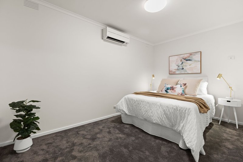 Photo - 7 Lancaster Court, Keysborough VIC 3173 - Image 9