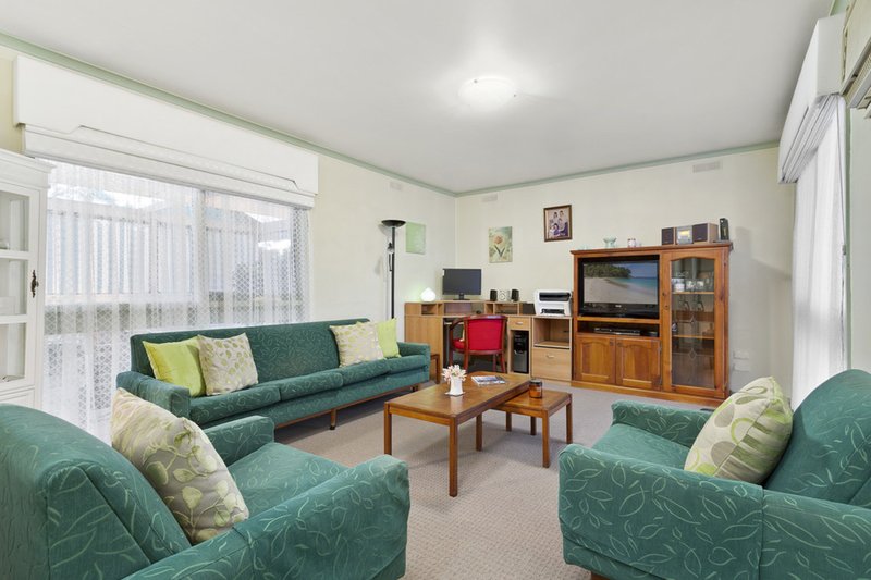 Photo - 7 Landbury Road, Bundoora VIC 3083 - Image 3