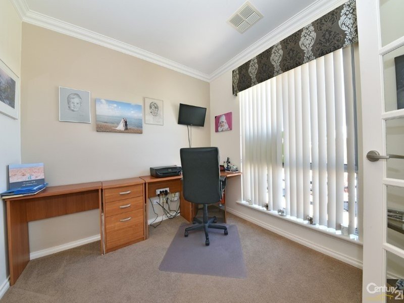 Photo - 7 Langston Drive, Yanchep WA 6035 - Image 4