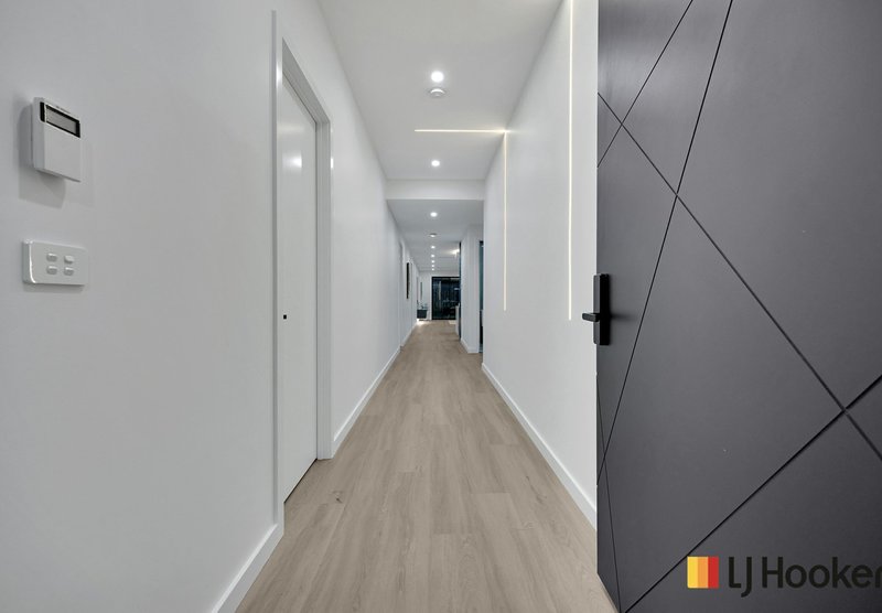 Photo - 7 Lauzet Way, Sunbury VIC 3429 - Image 2