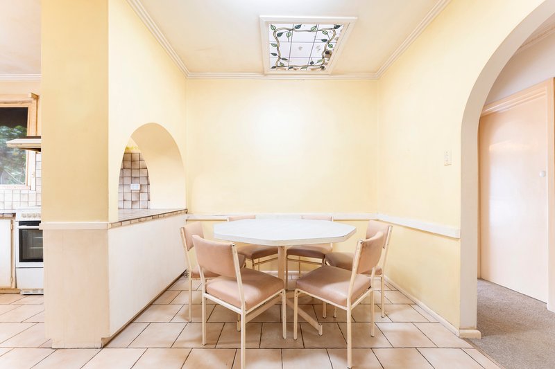 Photo - 7 Lawborough Avenue, Parkdale VIC 3195 - Image 4