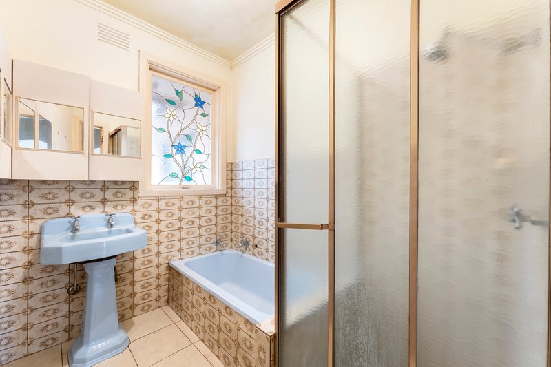 Photo - 7 Lawborough Avenue, Parkdale VIC 3195 - Image 8