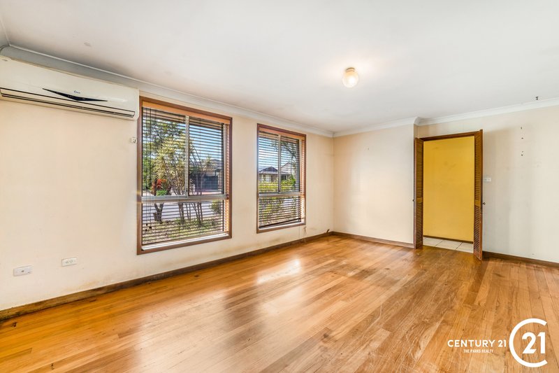 Photo - 7 Lawley Street, Bossley Park NSW 2176 - Image 3