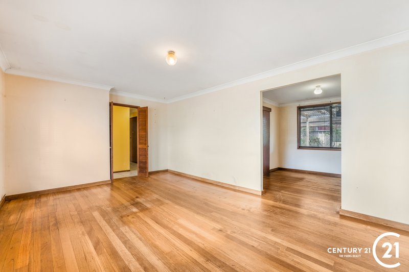 Photo - 7 Lawley Street, Bossley Park NSW 2176 - Image 4