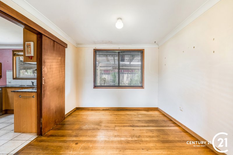 Photo - 7 Lawley Street, Bossley Park NSW 2176 - Image 5