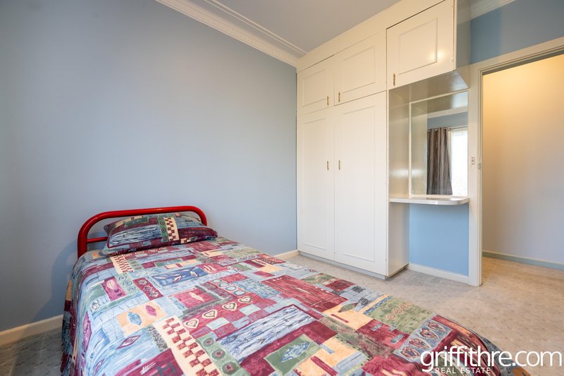 Photo - 7 Lawson Crescent, Griffith NSW 2680 - Image 8