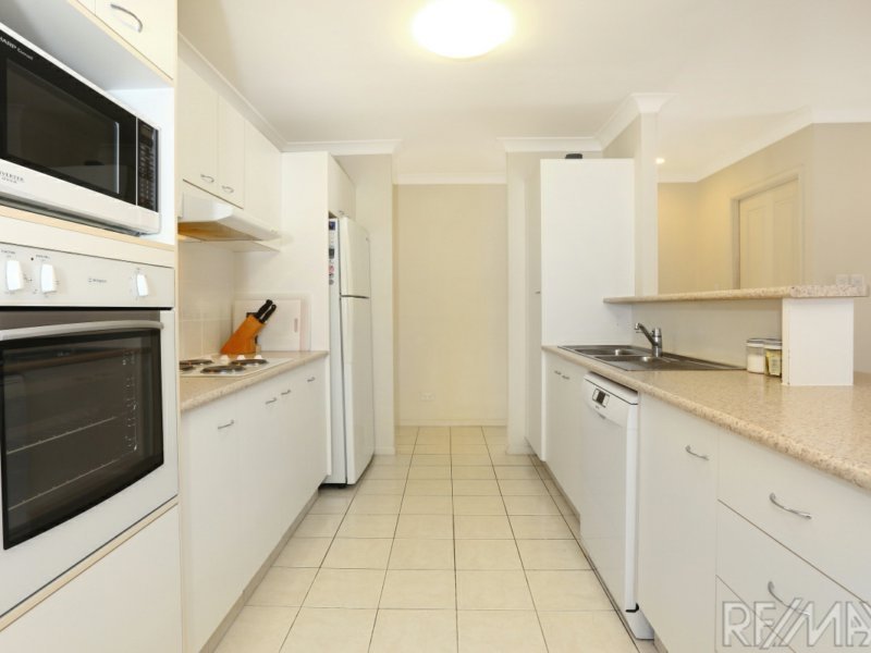 Photo - 7 Leila Court, Mudgeeraba QLD 4213 - Image 7