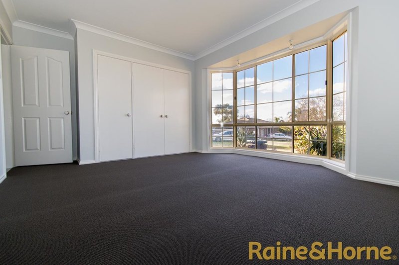 Photo - 7 Lesley Place, Dubbo NSW 2830 - Image 6