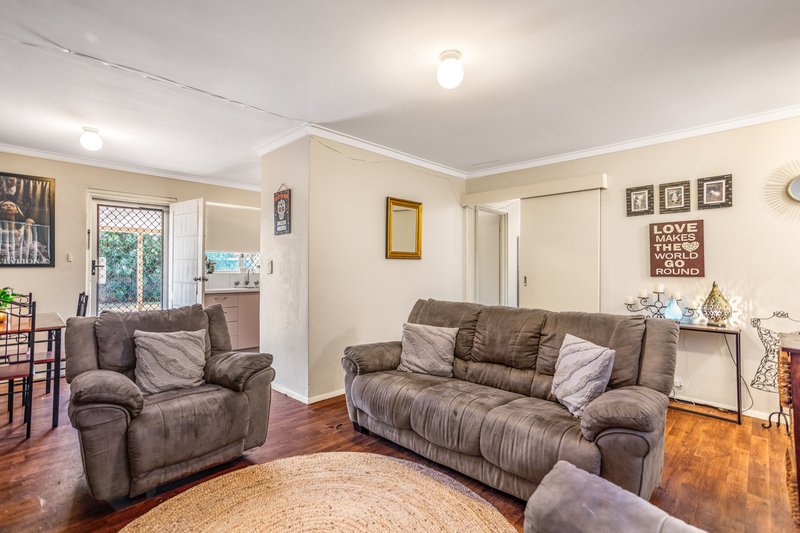 Photo - 7 Leumeah Street, Armadale WA 6112 - Image 2