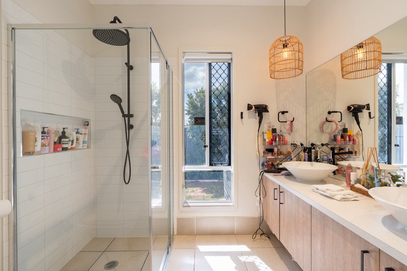 Photo - 7 Lexiebell Court, Bray Park QLD 4500 - Image 9